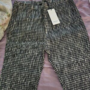 AKIRA FLOWER CHILD RUFFLE CAPRI Size 1X1X